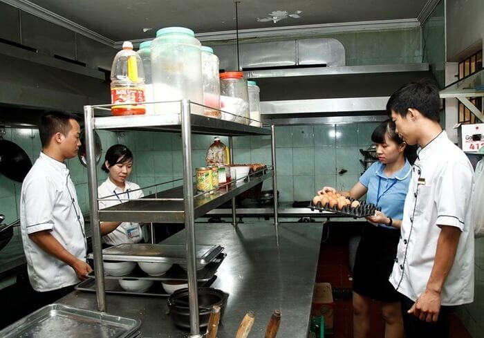 Tổng hợp nội dung kiểm tra bếp ăn nhà hàng chuẩn ATVSTP